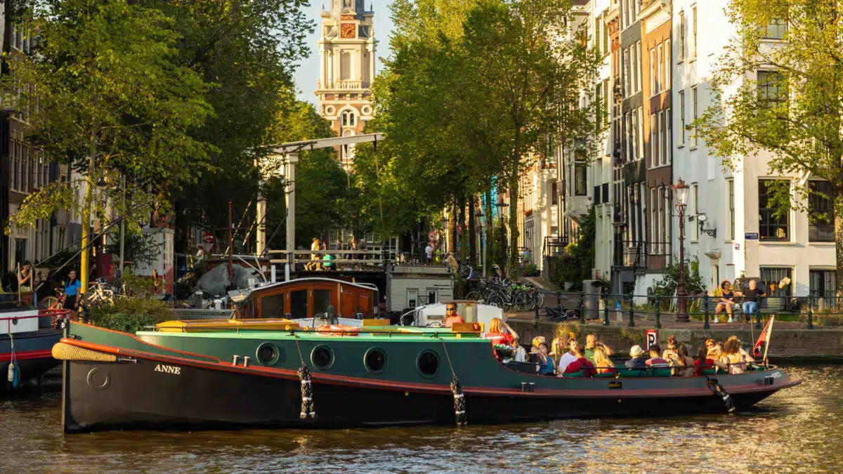 Classic tugboat Amsterdam – private canal cruise