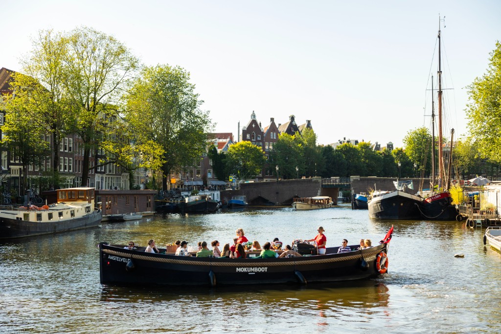 Luxury open boat Amsterdam – private canal tour